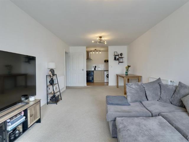Apartment for rent in Privett, Middlecroft