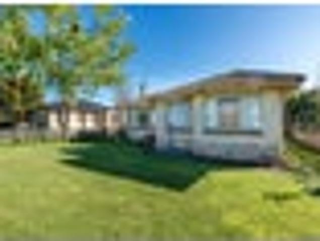 House for sale in Hamilton East