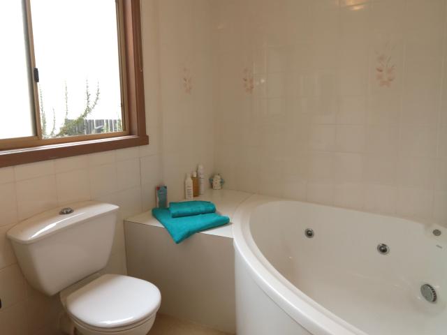 Cottage for sale in Cowes, Victoria