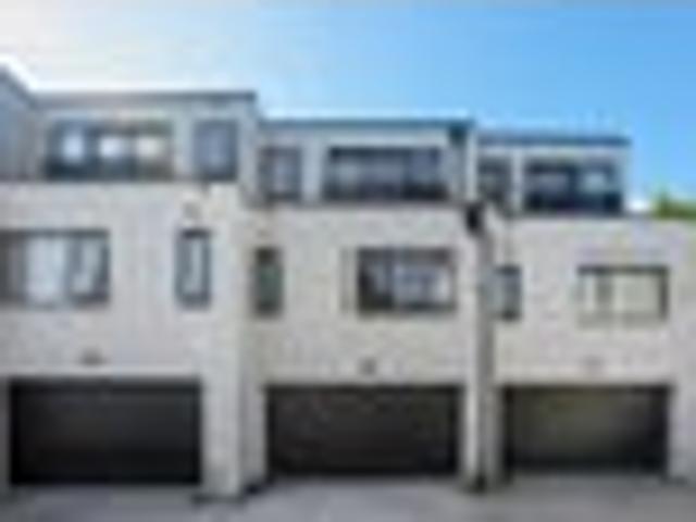 Townhouse for sale in Balmoral