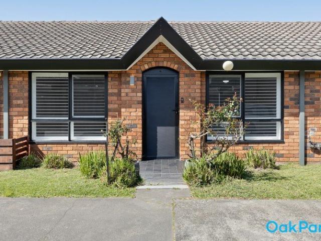 Villa for sale in Oak Park, Melbourne