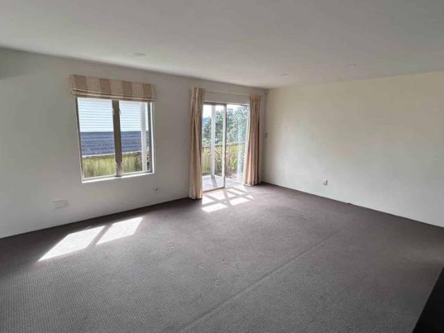 House for rent in Paremoremo, Oroua County