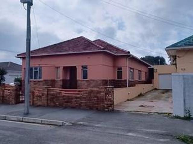 House for sale in Goodwood, Western Cape
