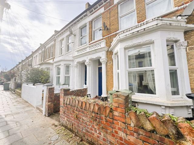 Apartment for rent in Stockwell, Greater London