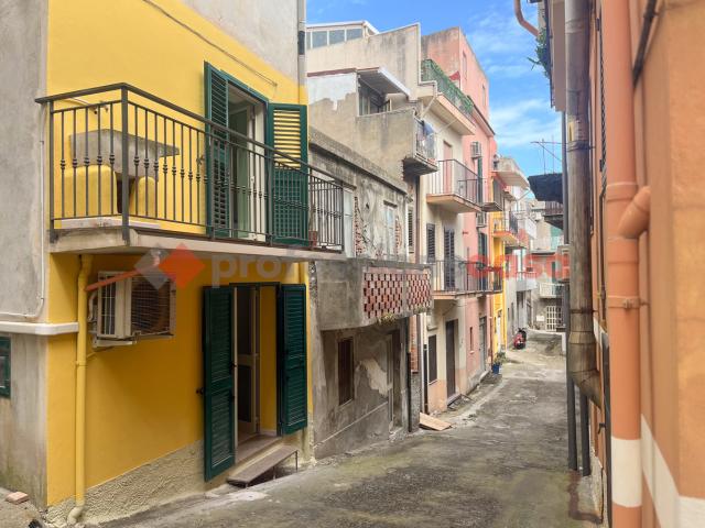 Appartamento in affitto a Santa Lucia Di, Sicilia