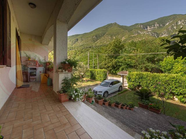 Villa Indipendente in vendita a Balsorano, Abruzzo