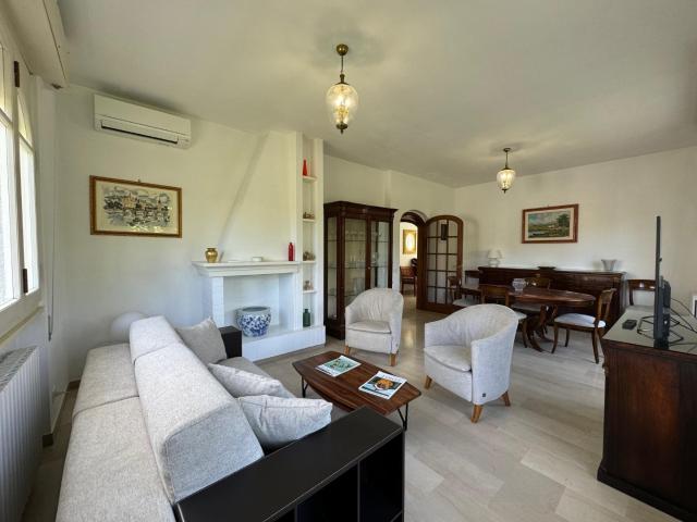 Appartamento in affitto a Vittoria Apuana, Forte Dei Marmi