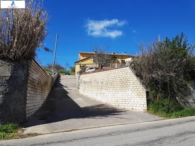 Villa Indipendente in vendita a Montecalvo Irpino, Campania