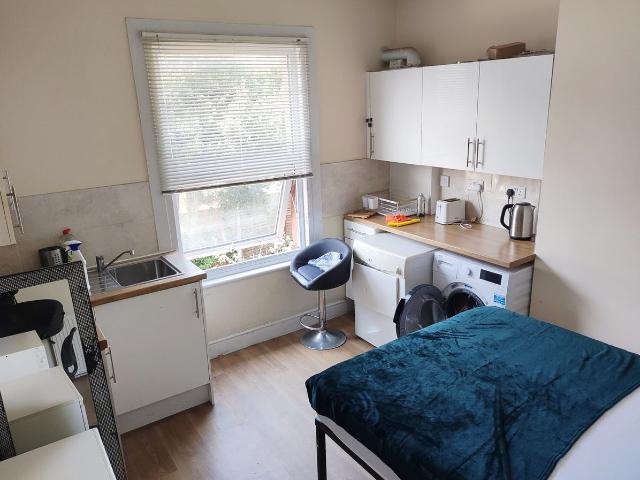 Room for rent in Scotch Estate, Greater London