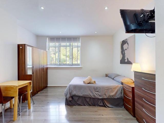 Studio for rent in Cricklewood, Greater London