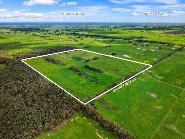 Cottage for sale in Naringal, Victoria