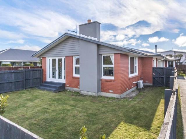 Apartment for rent in Chaslands, Canterbury