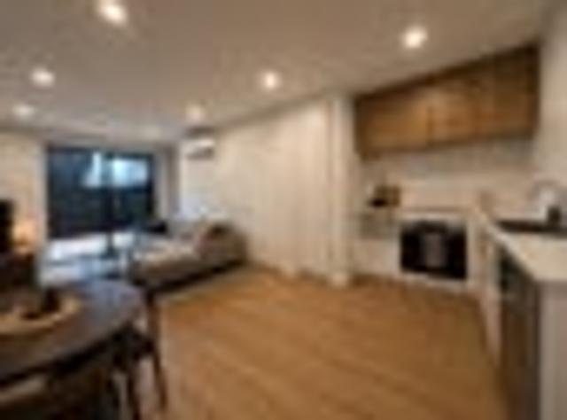 Townhouse for rent in Chaslands, Canterbury