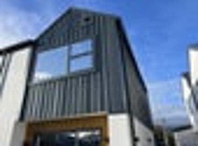 Townhouse for rent in Chaslands, Canterbury