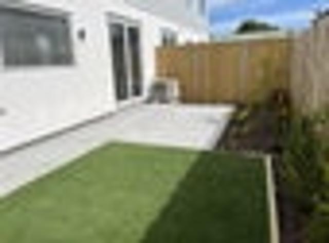 Townhouse for rent in Chaslands, Canterbury