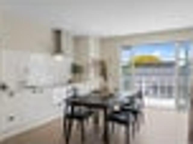 Townhouse for rent in Chaslands, Canterbury