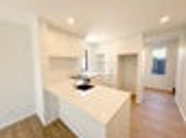 Townhouse for rent in Chaslands, Canterbury