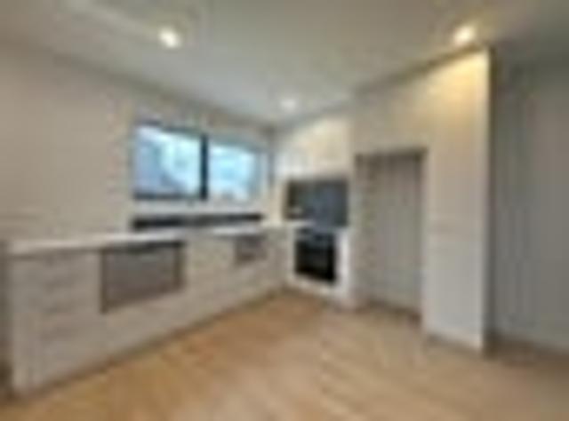 Townhouse for rent in Addington, Canterbury
