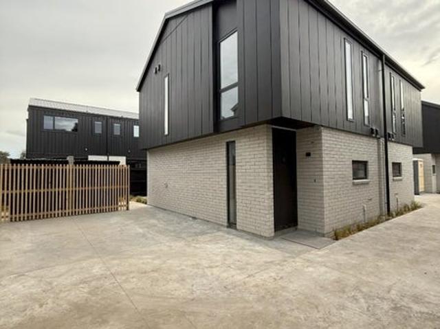 House for rent in Chaslands, Canterbury