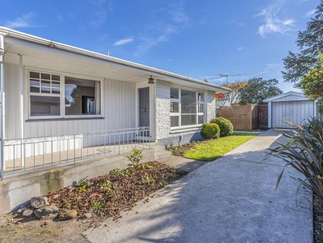 Apartment for rent in Chaslands, Canterbury