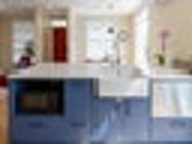 Townhouse for rent in Chaslands, Canterbury