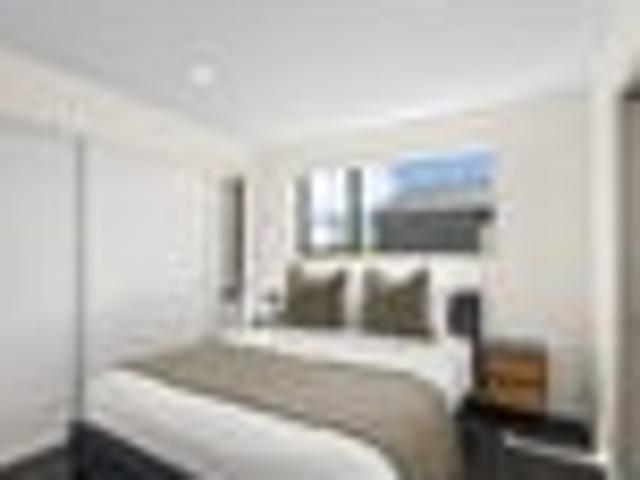 Townhouse for rent in Chaslands, Canterbury