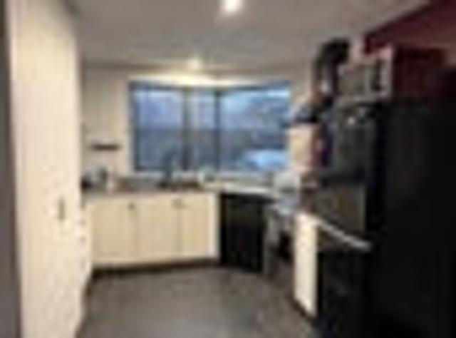 Townhouse for rent in Chaslands, Canterbury