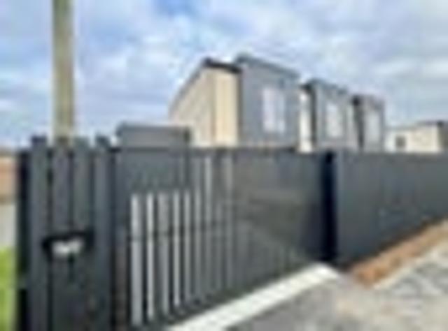 Townhouse for rent in Chaslands, Canterbury