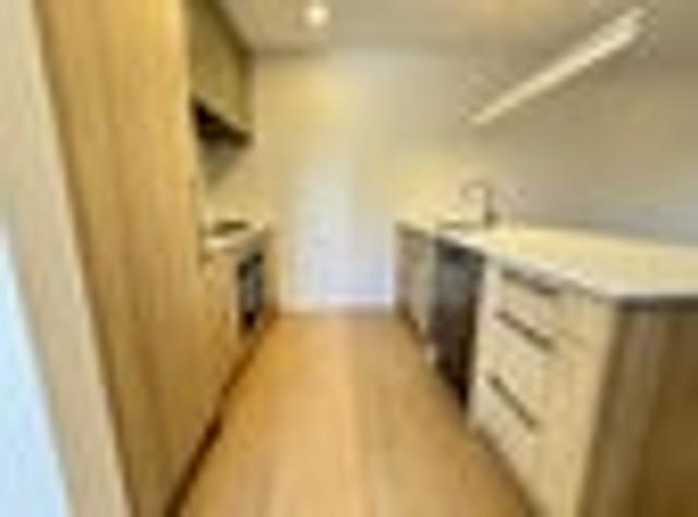 Townhouse for rent in Chaslands, Canterbury