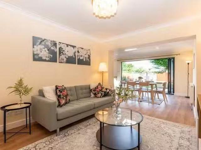 Apartment for rent in Hook, Greater London