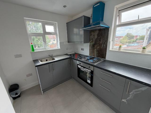 Apartment for rent in London Borough of Ealing, Greenford