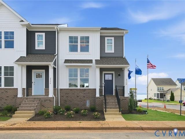 Townhouse for sale in Harbor Hills, Gloucester Point
