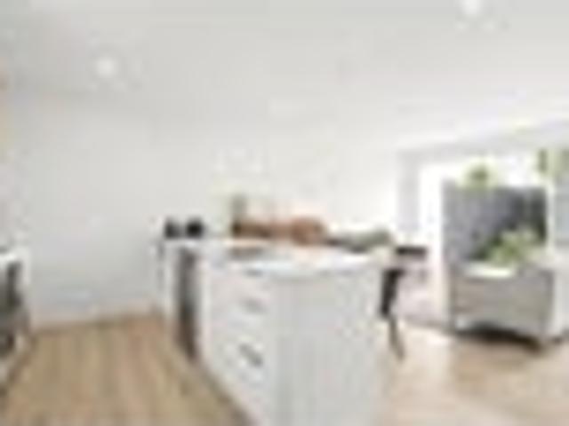 Townhouse for sale in Edgeware, Linwood-Central-Heathcote Community