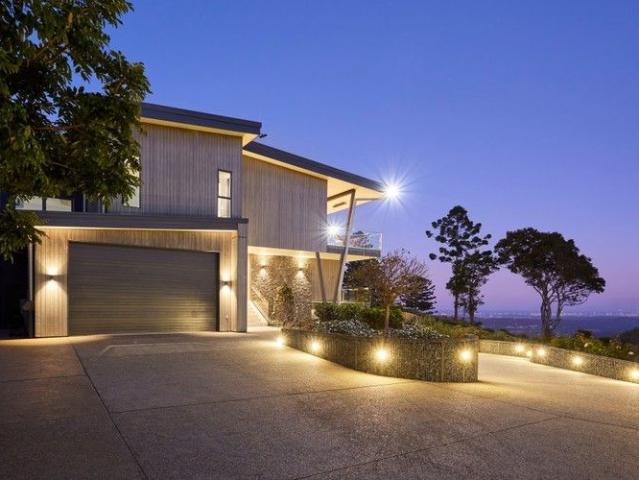 Cottage for sale in Tamborine Mountain, Queensland