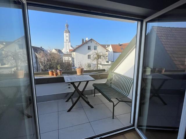 Dachgeschosswohnung kaufen in Wettstetten, Bayern