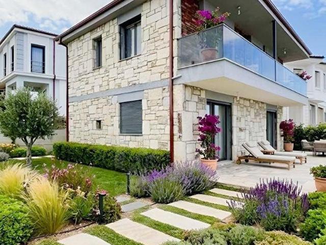 İskele Mahallesi, Karaburun içerisinde satılık Villa