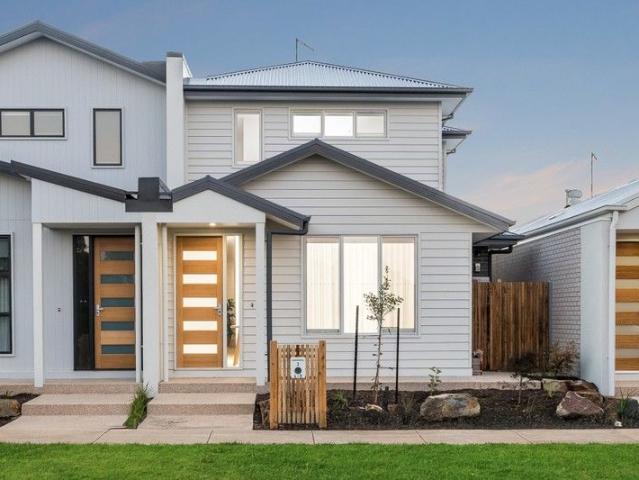 Townhouse for sale in Ocean Grove, Victoria