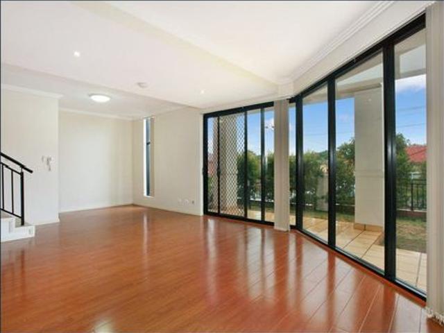 Townhouse for rent in Sydney, New South Wales
