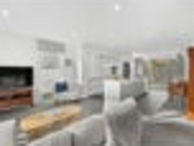 Townhouse for sale in Point England, Oroua County
