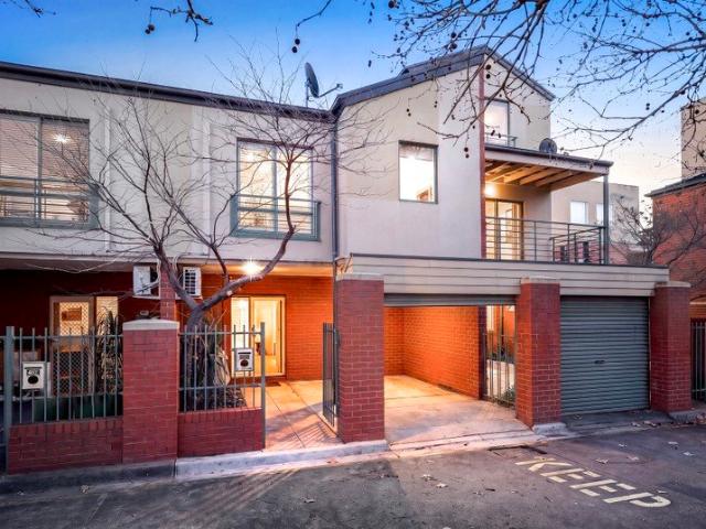 Townhouse for sale in Camerons Creek, Victoria