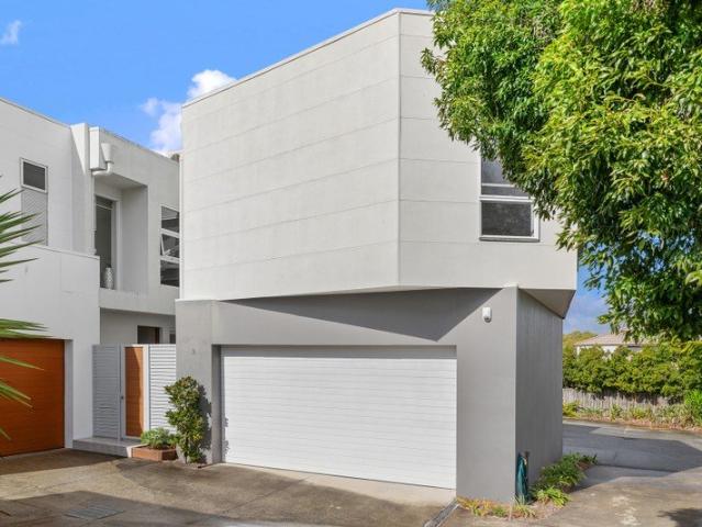 Villa for sale in Fernbrook, Queensland