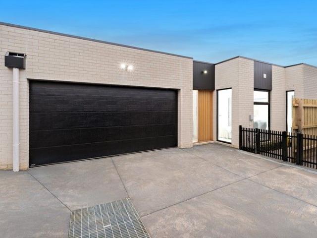 Townhouse for sale in Camerons Creek, Victoria