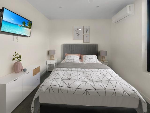 Granny Flat for rent in Lower North Shore, Sydney