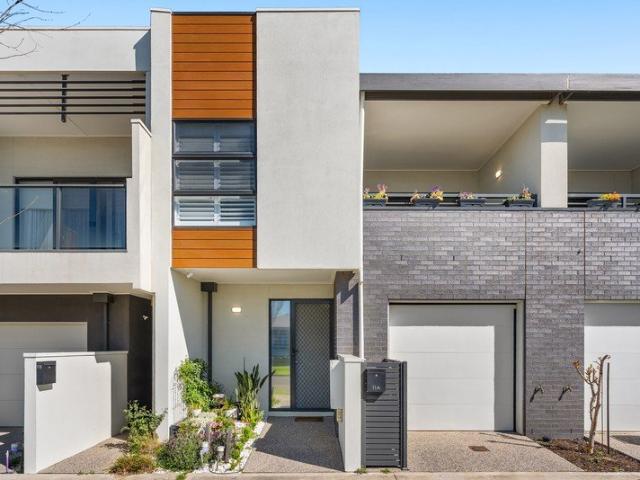 Townhouse for sale in Aurora Estate, Melbourne
