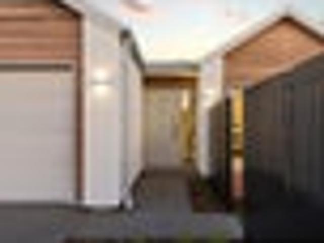 House for sale in Chaslands, Canterbury