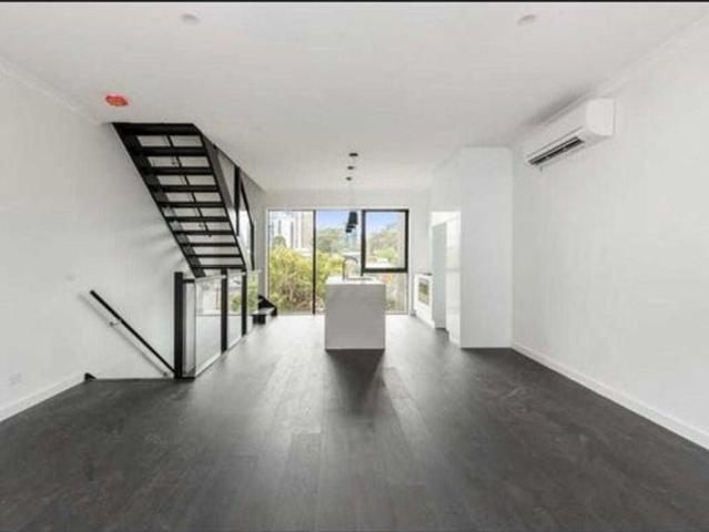 Townhouse for rent in Camerons Creek, Victoria