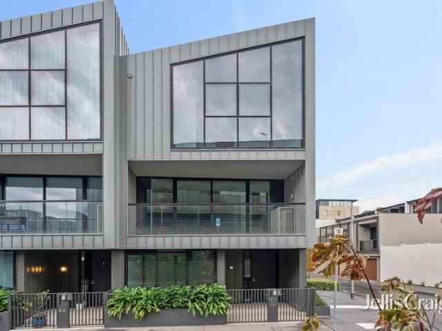 Townhouse for sale in Williamstown, Melbourne