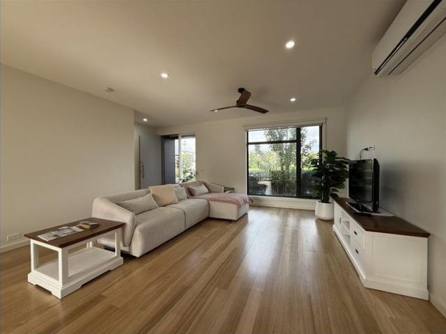 Townhouse for rent in Torquay, Victoria