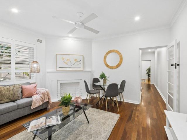 Apartment for sale in Lower North Shore, Sydney
