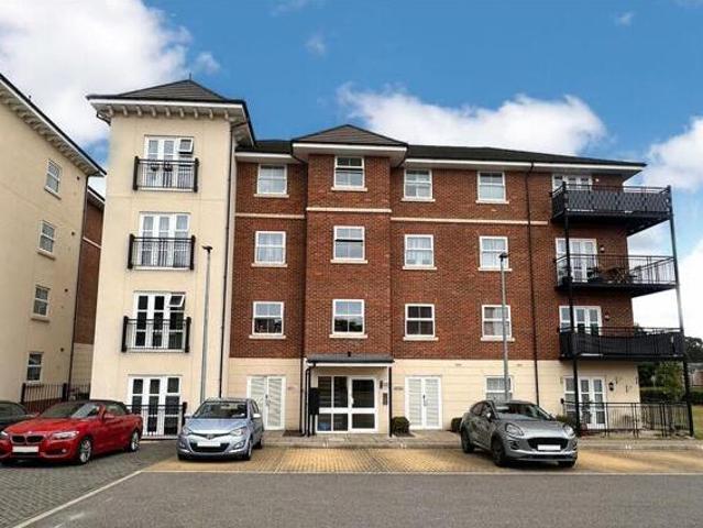 House for sale in Farnborough, Rushmoor